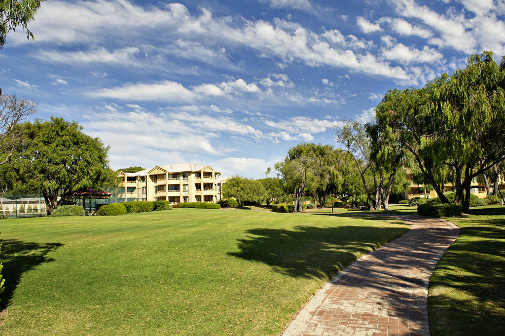 Abbey Beach Resort Басселтон Екстер'єр фото